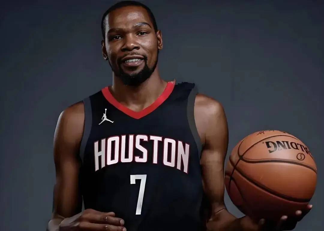 加拿大队观众热烈欢呼！，杜兰特迎来十二赛季出色发挥全场沸腾不已