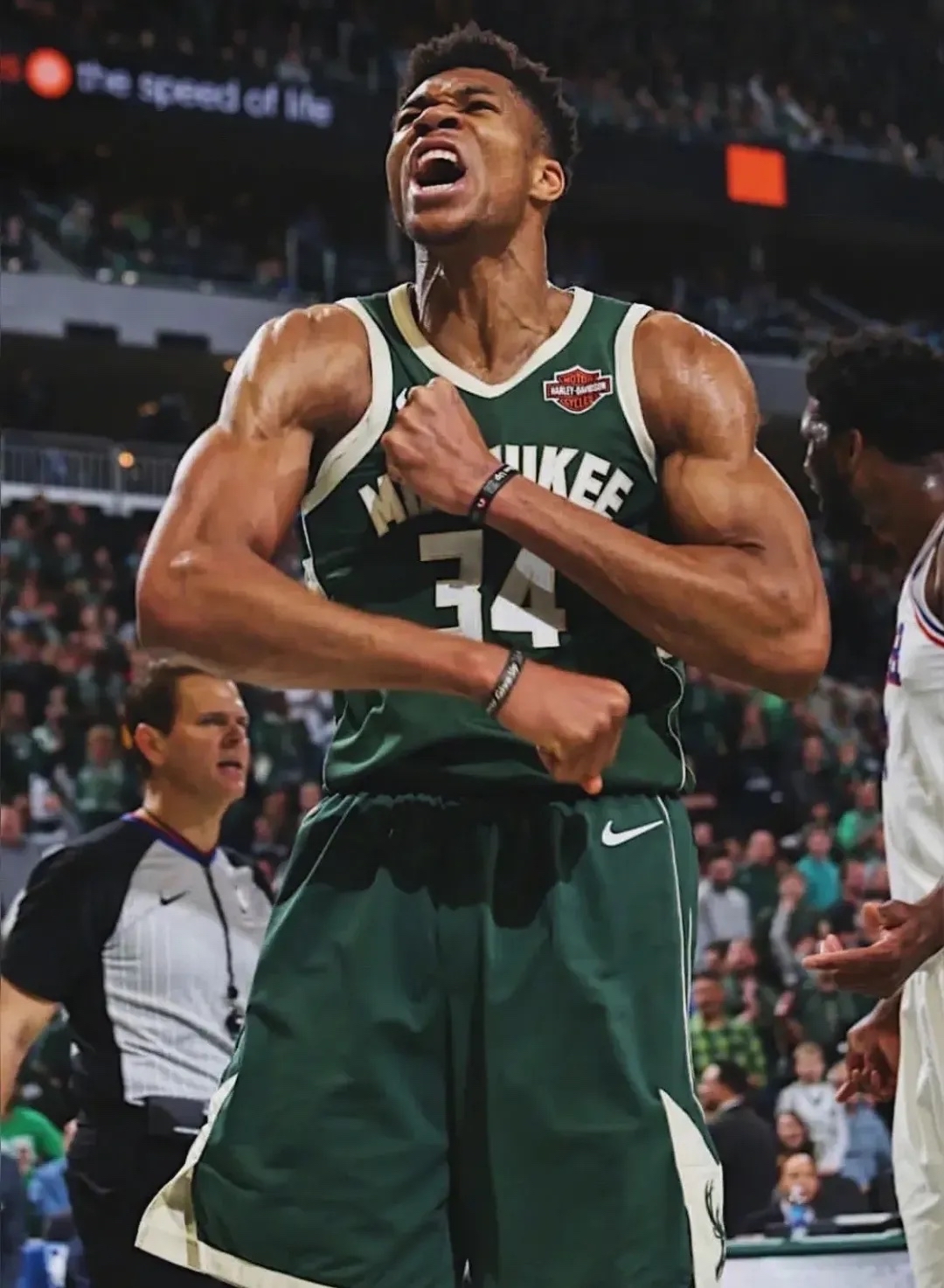 字母哥重要时刻重返赛场，中国队带队取胜！比赛高潮迭起