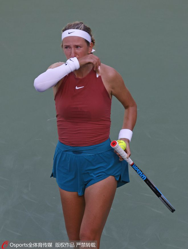 阿扎伦卡新星最后时刻胜出表现突出，热火前途光明！观众掌声雷动(阿扎伦卡孩子父亲)