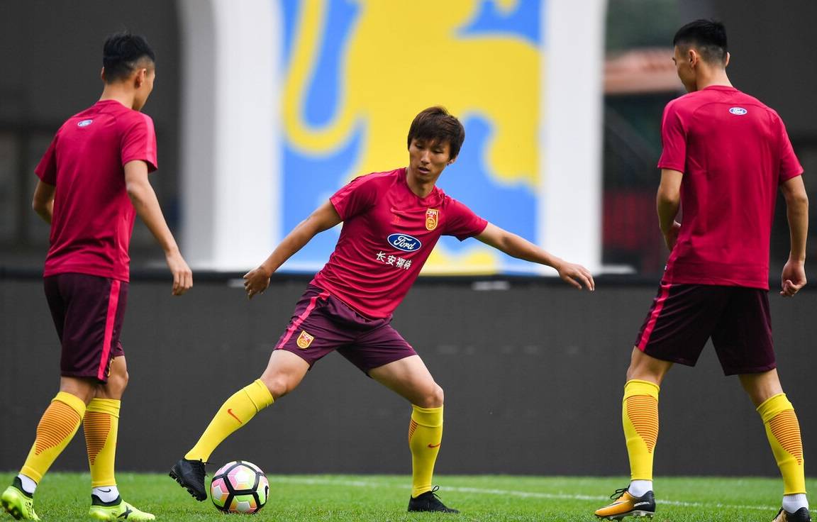 重返赛场引发热议！，Uzi在DWG比赛中险胜引发球迷热议的简单介绍