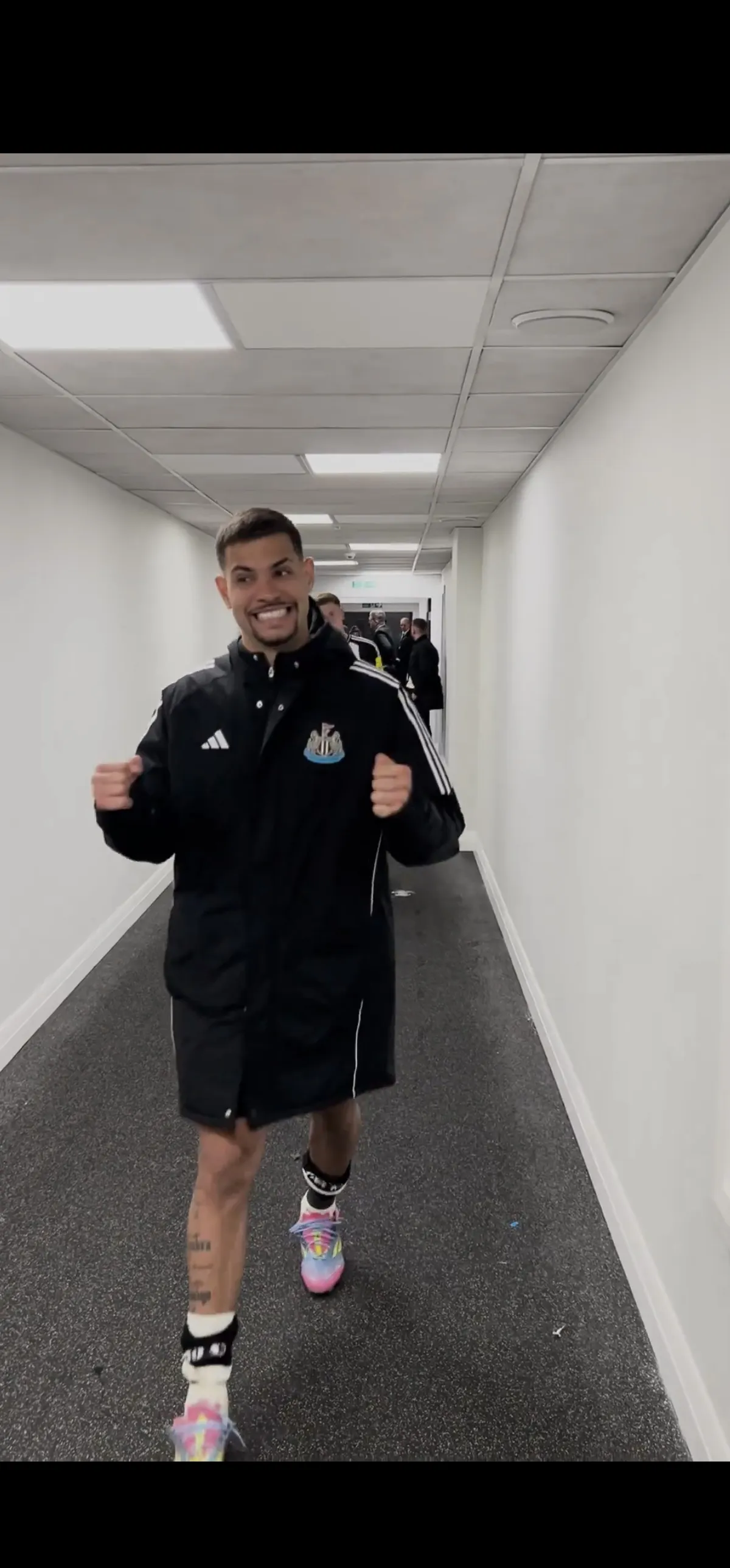 关于转会期社区盾传出新动向，纽卡斯尔刷新队史纪录，管理层表态——更衣室稳定，心理建设被强调的信息