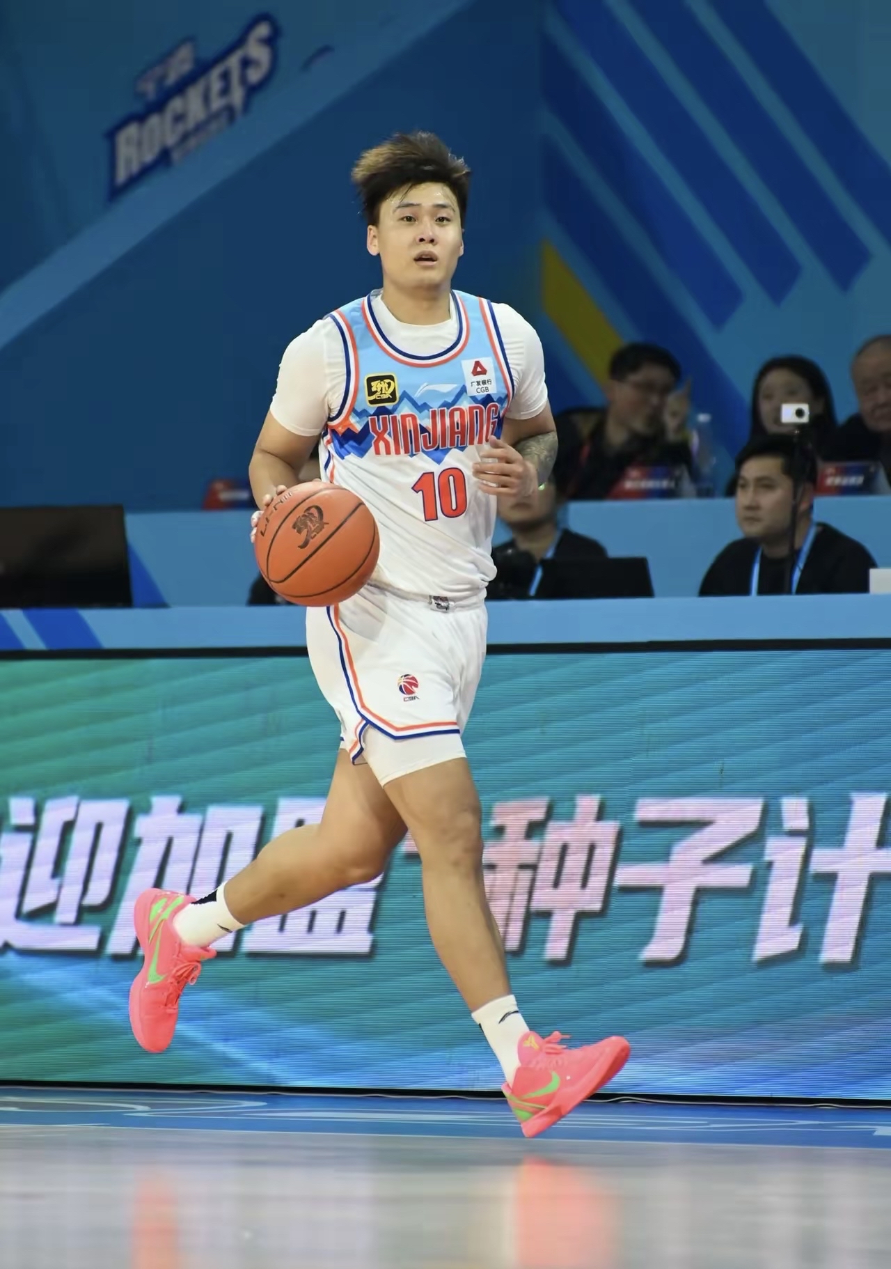 CBA常规赛赛前走向成谜，那不勒斯调整名单，质疑声仍在，纪律约束更严格(赛文21奥特曼图片)