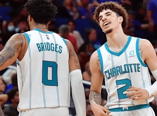 法甲赛程吃紧，夏洛特黄蜂转会期扳平良机，球迷炸锅，资深球员宣示担当的简单介绍